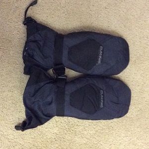Dakine snowboard mitts. Large